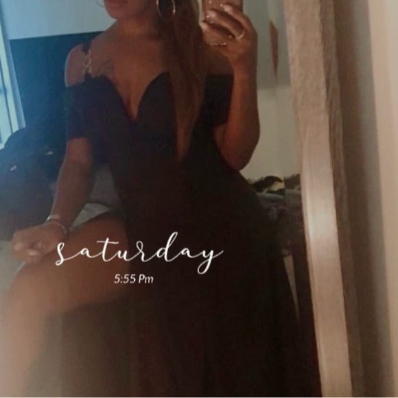 Elegant Black Off-Shoulder Dress - Picture 1 of 1